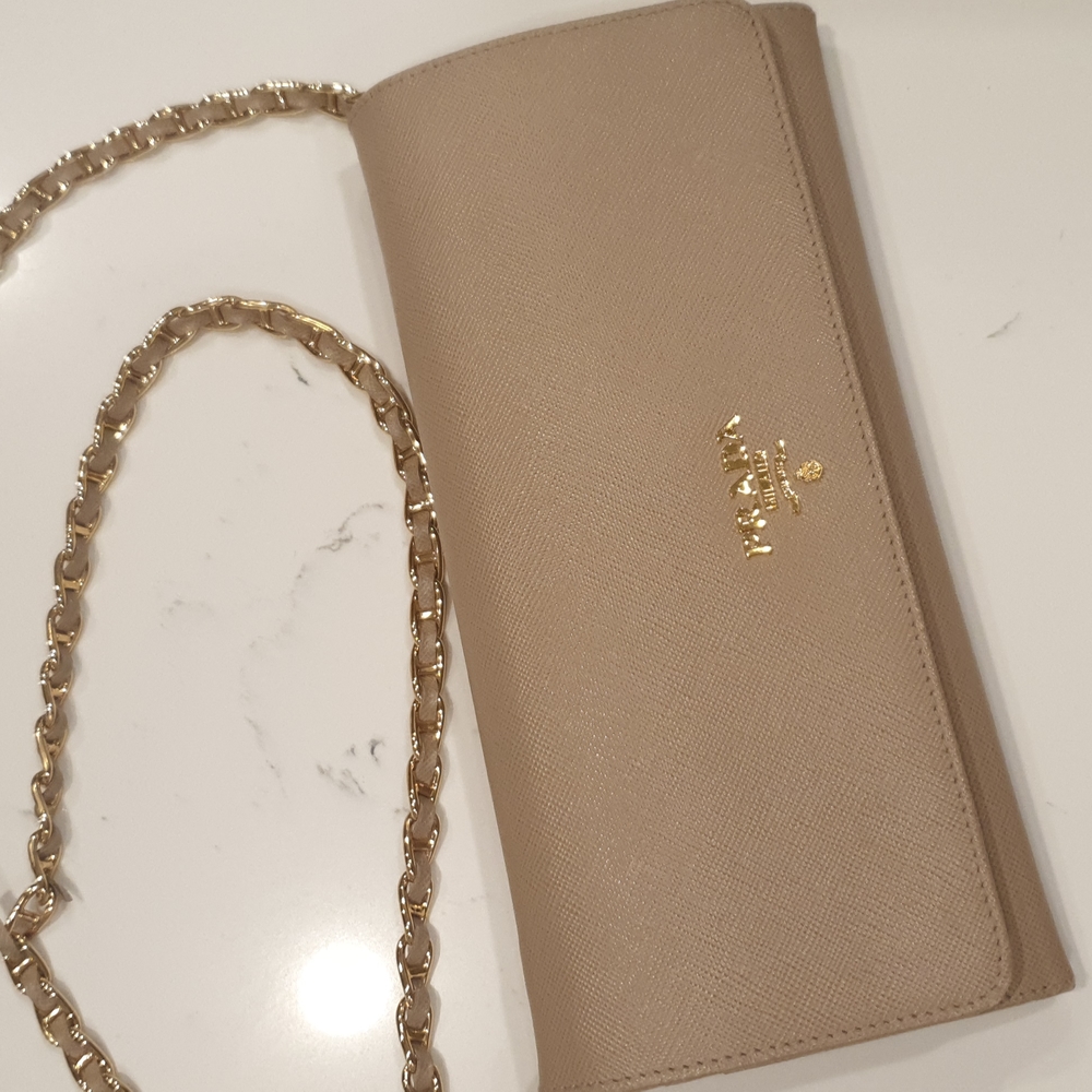 Prada Wallet on Chain (WOC)